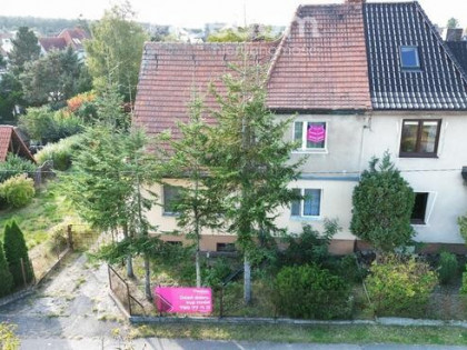 DOM W ZABUDOWIE BLIŹNIACZEJ Z DUŻĄ DZIAŁKĄ – BLISKO CENTRUM PIŁY