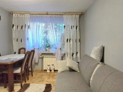 Trzypokojowe mieszkanie z balkonem na parterze