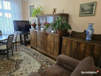 90,89 m kw. 4 pokoje. Klimatyczna kamienica przy parku