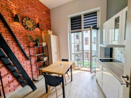 Studio z antresolą i balkonem - ul. Piotrkowska 37
