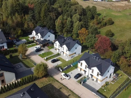 Bliźniak otoczony zielenią| Idealny dla rodziny| 5 pokoi