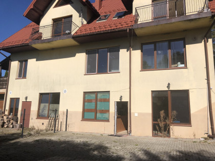 Do sprzedania budynek z pokojami pod wynajem w Dursztynie