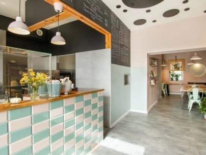 Lokal gastronomiczny i mieszkanie w kamienicy - centrum