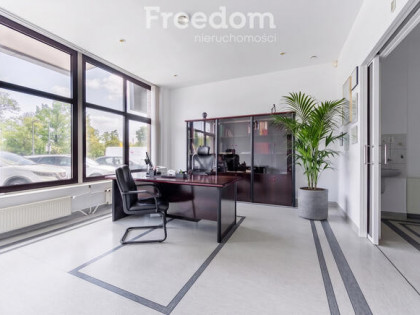 Lokal 134 m² z witryną | Usługi/Biuro/Medycyna | Metro Ulrychów