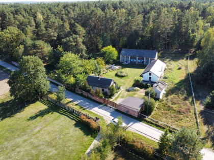 Siedlisko 1,1 ha (dwa domy) przy lesie - Siekierka Nowa gm. Chotcza.