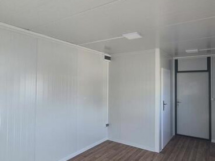 Sprzedam kontener 600x300X280 z zapleczem sanitarnym.
