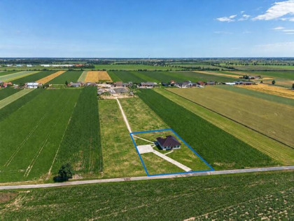 Parterowy dom z dużą działką