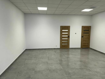 Lokal usługowo-handlowy 63 m² – Parkowa 35, Wieniec