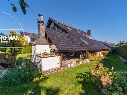 Piękny dom z oranżerią i klimatycznym ogrodem