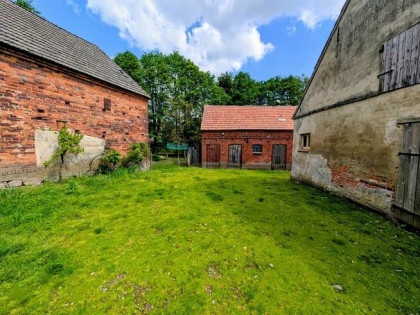 Dom wolnostojący na 18 - arowej działce