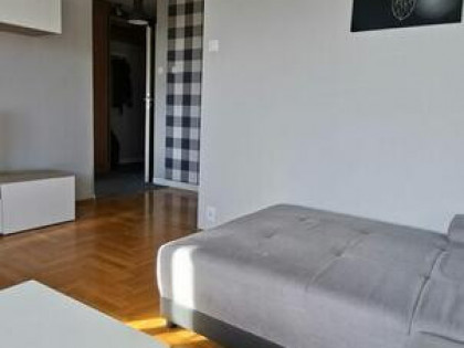 SPRZEDAM BEZPOŚREDNIO -2 Pokoje z osobną kuchnią i balkonem
