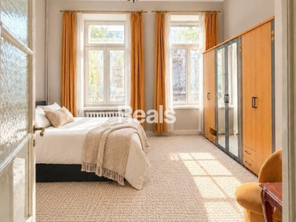 NOWY ŚWIAT | 39 M² | KAMIENICA | 3,5 M WYSOKOŚCI