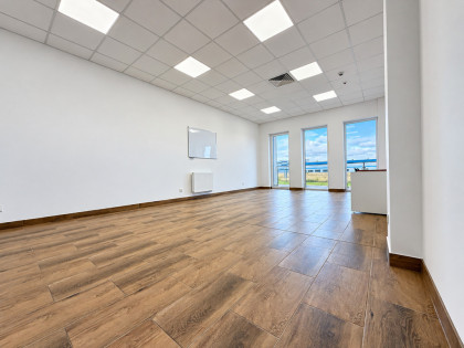 Nowoczesny lokal na piętrze 82 m2 Dworzysko