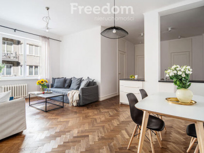 Hoża 35 | Przedwojenna kamienica z windą | 3 pokoje | Śródmieście