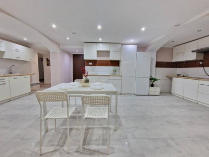 Inwestycyjne mieszkanie w suterenie - umeblowane 135 m2, 7 pokoi
