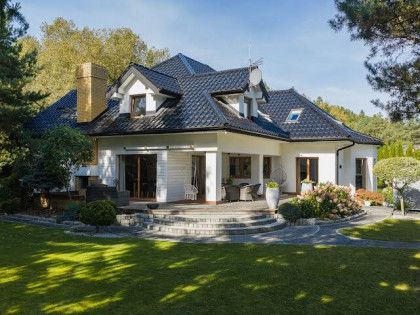 PRZESTRONNY DOM 253 m²