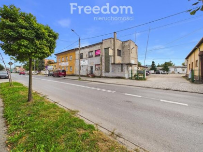Budynek usługowy w terenach produkcji