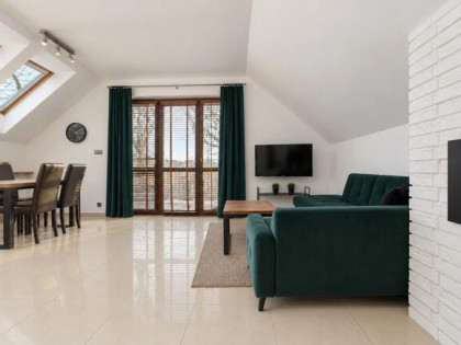 Przestronny Apartament z Miejscem Parkingowym Żory
