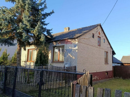 Dom z potencjałem, dwa budynki gospodarcze i duża działka – Jankowice