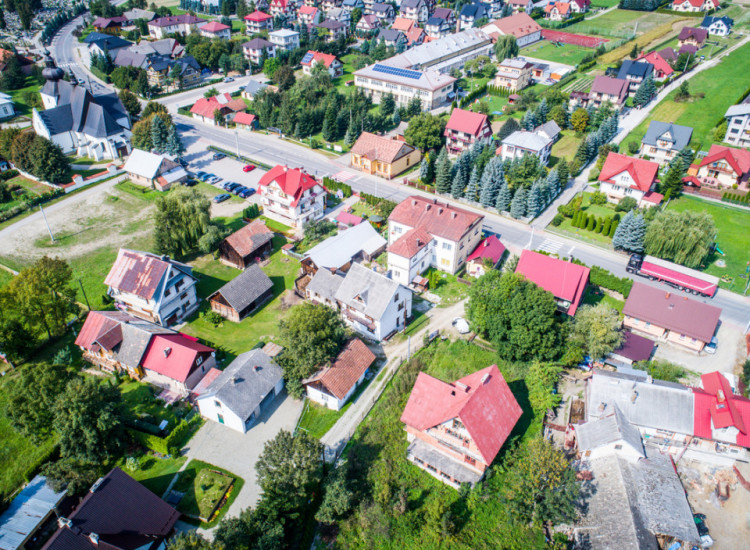 DOM NA DZIAŁCE Z DOSTĘPEM DO RZEKI Ujanowice