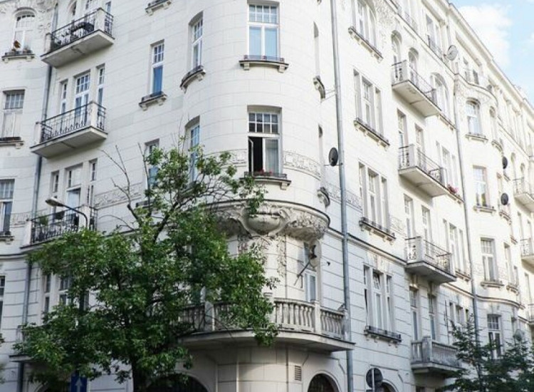 Studio z antresolą, Hoża 41, przedwojenna kamienica, w cenie UPC i TV Warszawa