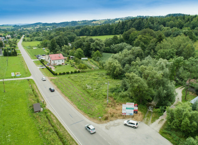 Uzbrojona działka przy drodze głównej w Korzennej Korzenna