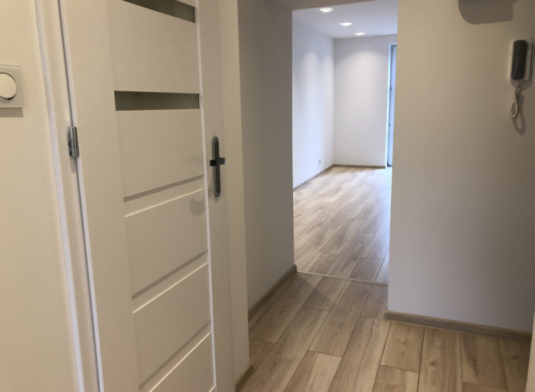 Kawalerka po remoncie - 2 min do ścisłego centrum. Legnica