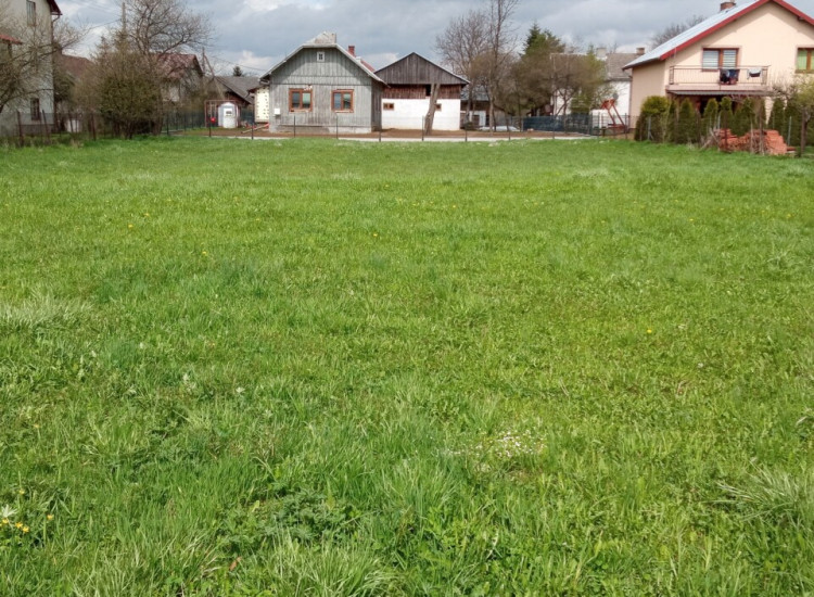 Ładna prostokątna działka Długie gm.Zarszyn pow. Sanok Długie