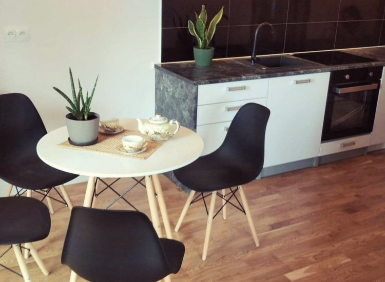 40m2, 2 balkony, miejsce postojowe na zamkniętym osiedlu, bez prowizji. Kraków
