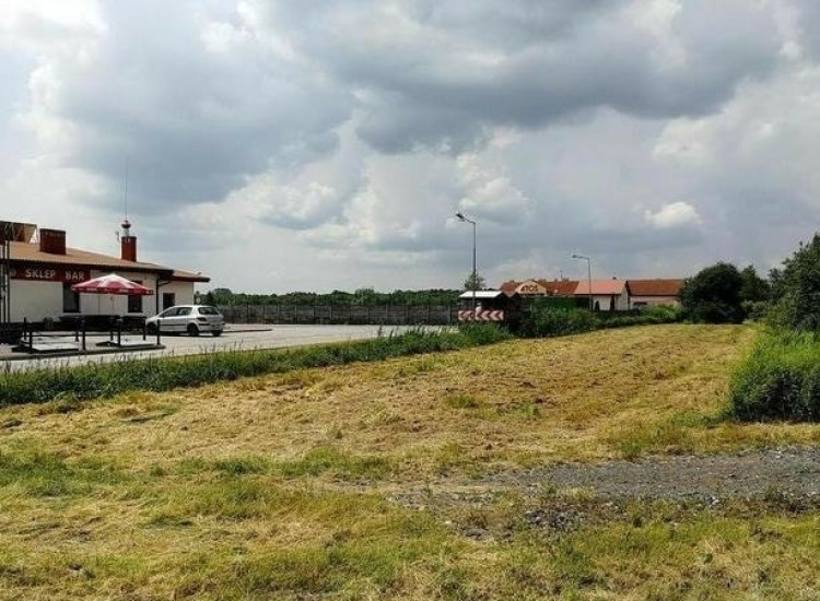Sprzedam działkę inwestycyjną Gromada