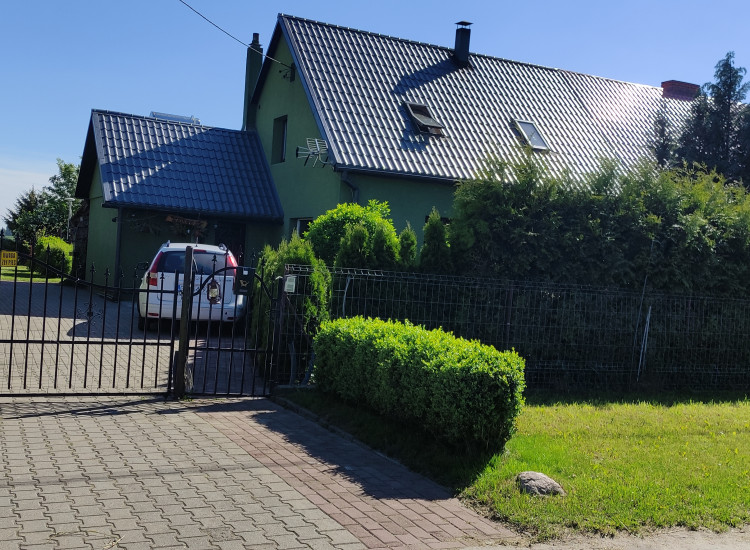sprzedam dom wyremontowany z wlasną wodą z duża działką i ogrodem Zębowo