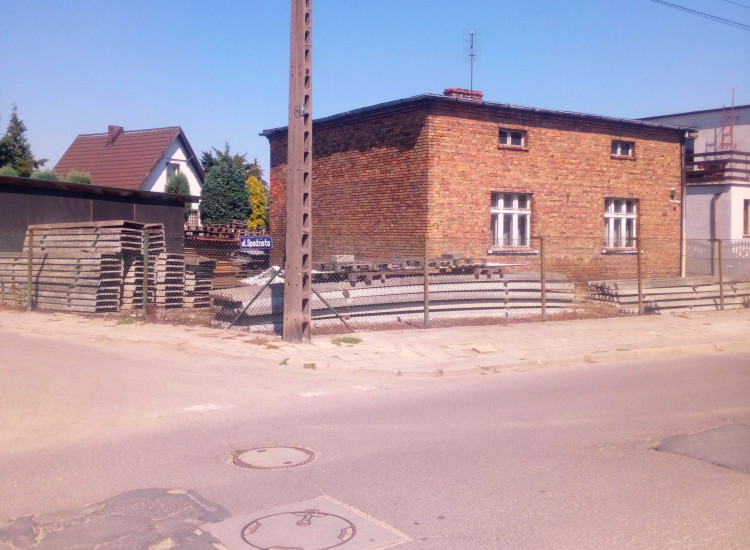Dom w atrakcyjnej lokalizacji . Luboń