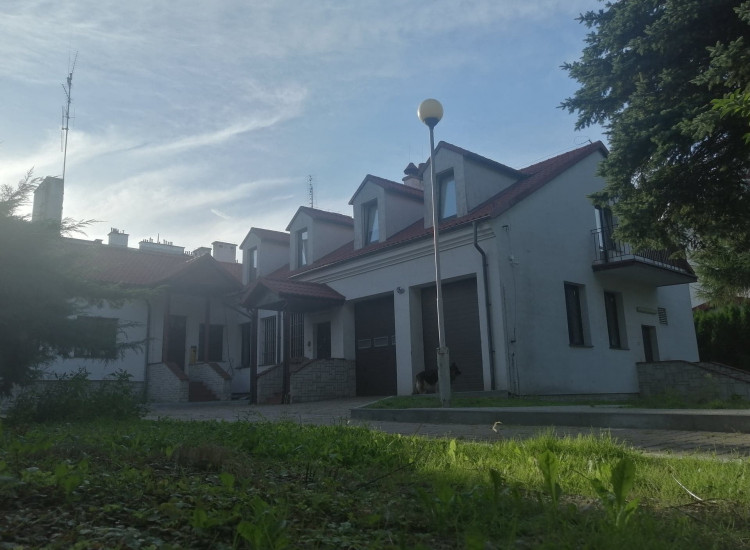 Wynajmę budynek pod lokale usługowe Nałęczów