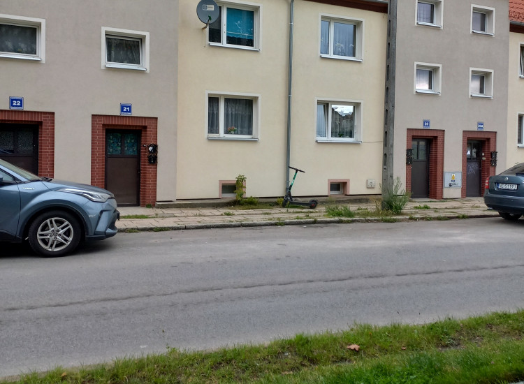 Mieszkanie 3 pokojowe w klatce 2 mieszkania  wysoki Parter do odnowienia Elbląg