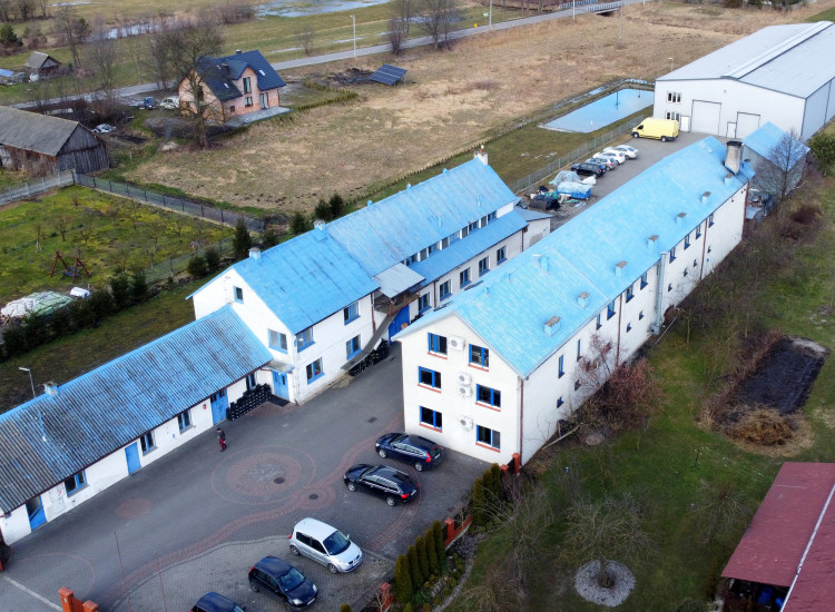 Posesja z zabudowaniami produkcyjno magazynowymi Dębowica