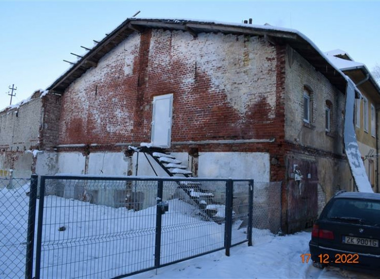 Budynek gospodarczy z pełnym proj. przebudowy na budynek mieszkalny Cetuń