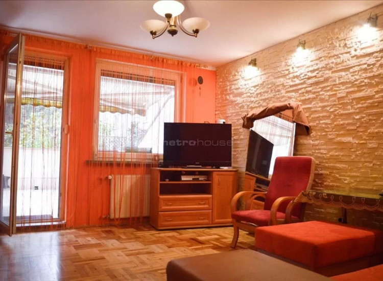 Z przyjemnością oferuję Państwu 3-pokojowe mieszkanie o powierzchni 75,25 m2 ,które znajduje się przy ulicy.Porannej na Krzykach. Wrocław