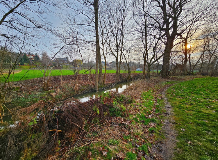 Dys - malowniczo położone siedlisko nad rzeką Dys