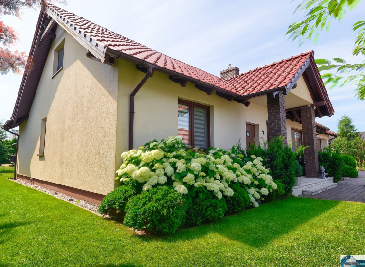NOWOCZESNY I KOMFORTOWY wolnostojący dom do wynajęcia w Szczytnikach k. Poznania| 125m2 + 40m2 GARAŻ na działce 837m2| Korzystne położenie nieruchomości| Bliskość sklepów, przystanku komunikacji podmiejskiej i szkolnej Szczytniki
