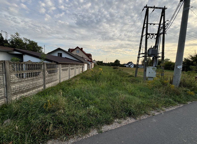 Działka budowlano-usługowa 1863 m2 w Święcicach. Święcice