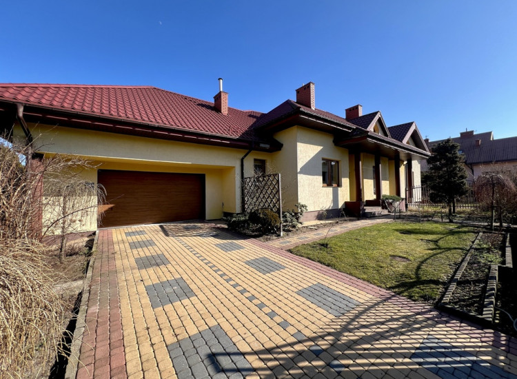 Dom z dwiema niezależnymi częściami mieszkalnymi Ciechanów