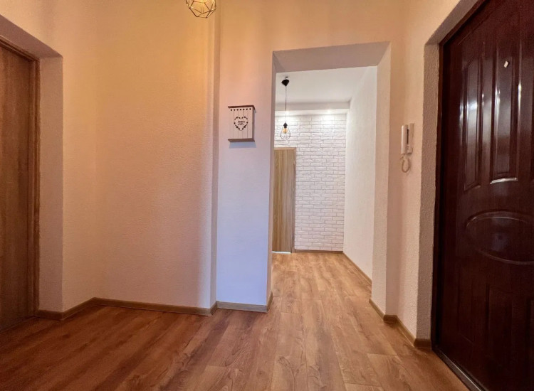 Przestronne mieszkanie w kamienicy w doskonałej lokalizacji w pobliżu parku i centrum Legnicy Legnica