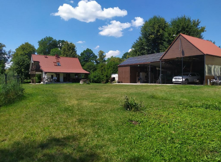 •	Dom z własną plażą i pomostem nad jeziorem Mamry na  SWJM Przystań