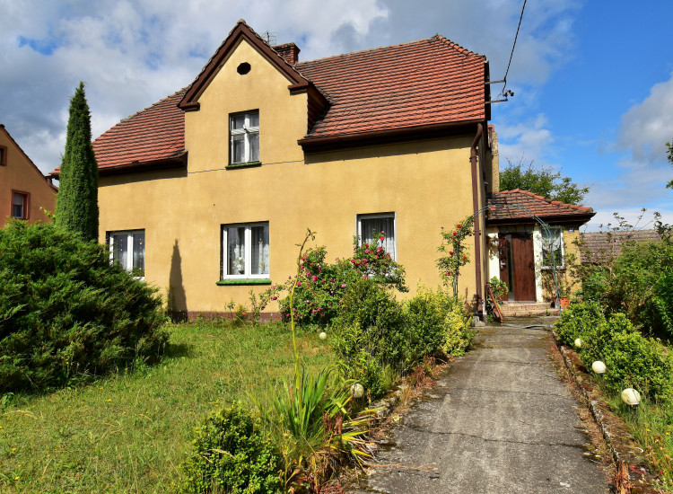Dom wolnostojący z dużym ogrodem w miejscowości Wierzbowa Wierzbowa