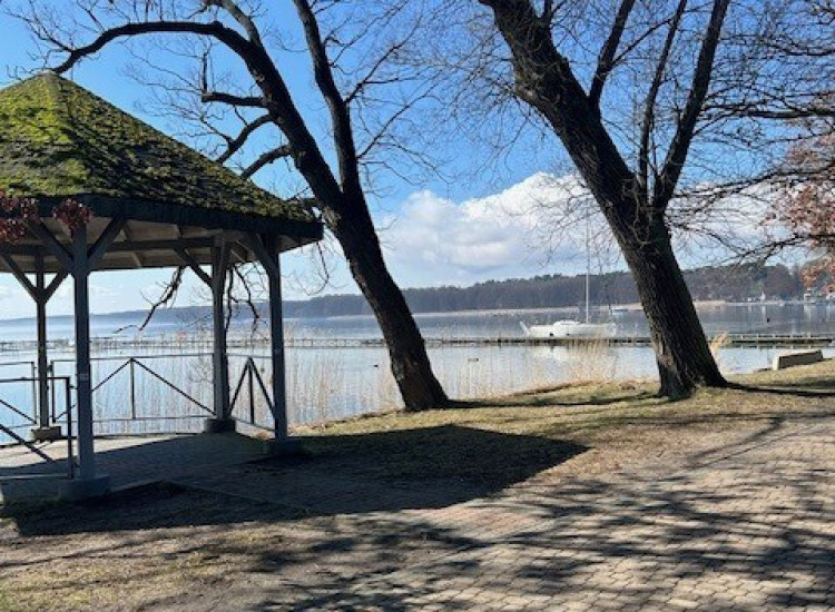 dokonała lokalizacja w pierwszej linii od jeziora Morzyczyn