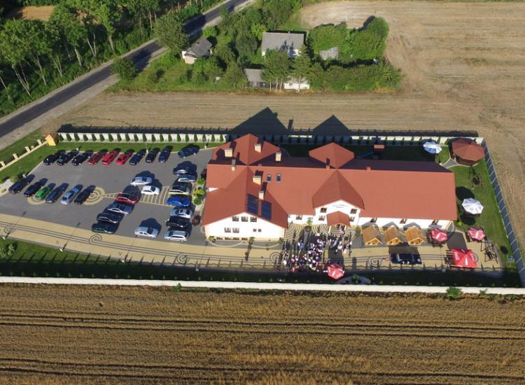 Dom weselny na 450 osób, w pełni funkcjonujący Siennica Różana