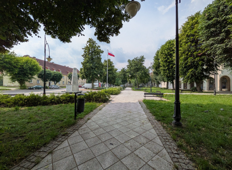 Mieszkanie 36,50 m² z piwnicą, balkonem i murowanym garażem ul. Okrzei Ciechanów