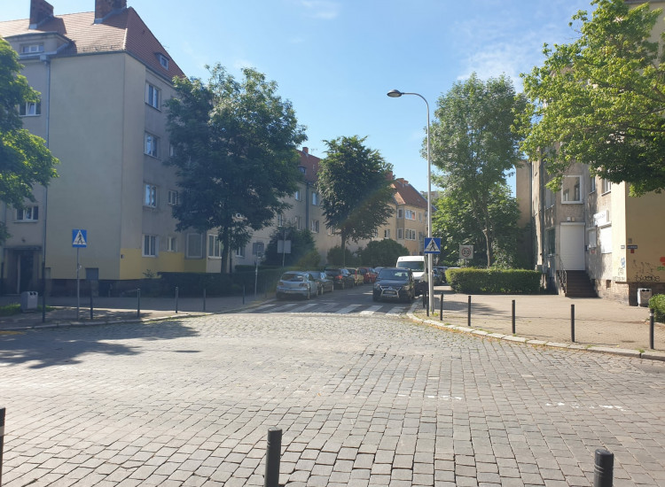 WROCŁAW, UL. KRUCZA 78 – LOKAL KOMERCYJNY / KANCELARIA NA SPRZEDAŻ (65 m²) ?PODTYTUŁ OFERTY:? QUO VADIS, OŚLE BARANIE? OTO JEST PYTANIE: BYĆ ALBO NIE BYĆ W WIELKIM BIZNESIE! Wrocław