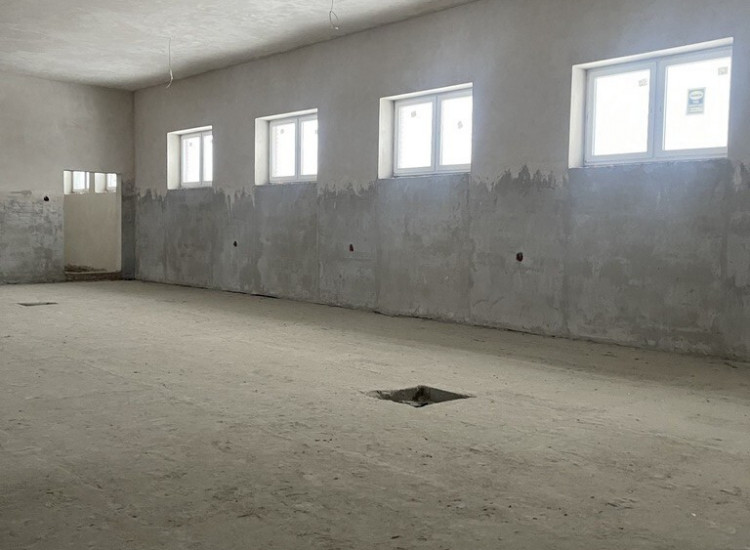 Budynek pod działalność 1400 m², plac manewrowy. Kobyłka