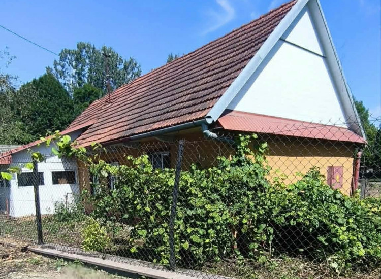 Dom w Samocicach z działką 18,49 ara Samocice